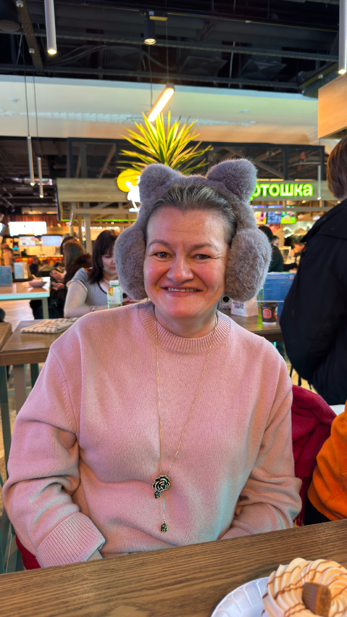 Взяла померить «уши» у молодого человека