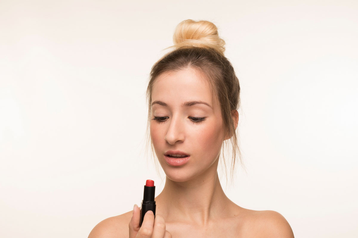    Студенты УрФУ создали губную помаду, которая помогает женщинам бросить курить