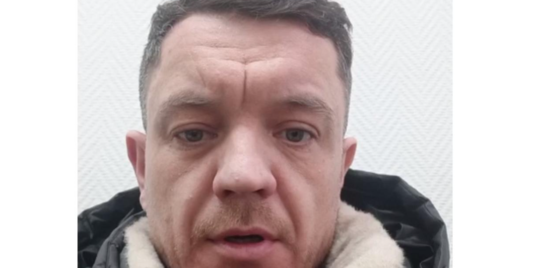 Доставили в наручниках: новосибирского журналиста задержали за новости о забое скота