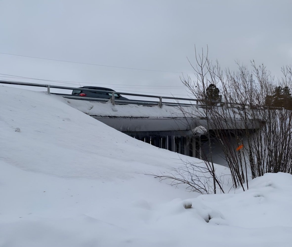    В Югре завершили реконструкцию моста перехода через реку Нарым-Еган