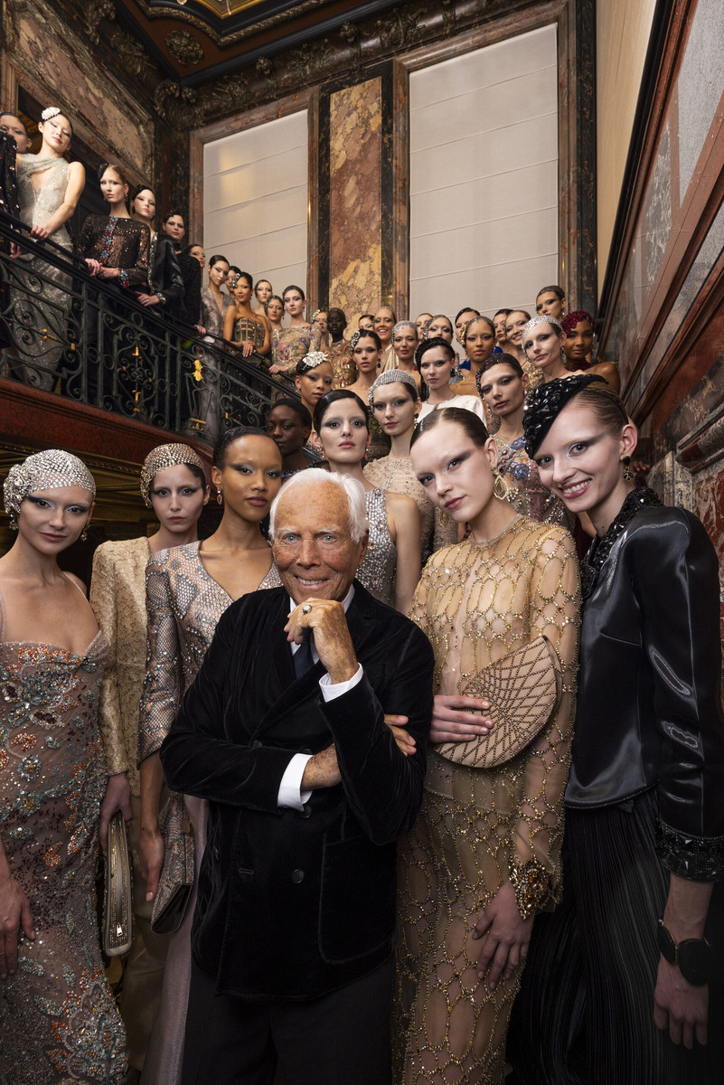 Армани предусмотрел всё 