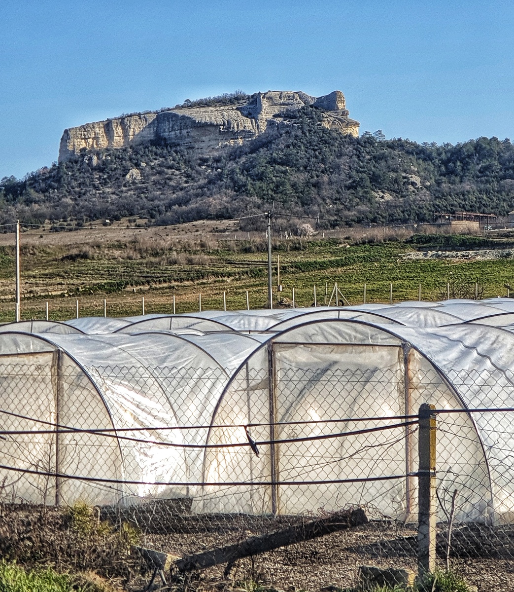 Гора Трапа (есть мнение, что название скалы происходит от греческого трапеза, что переводится как стол)