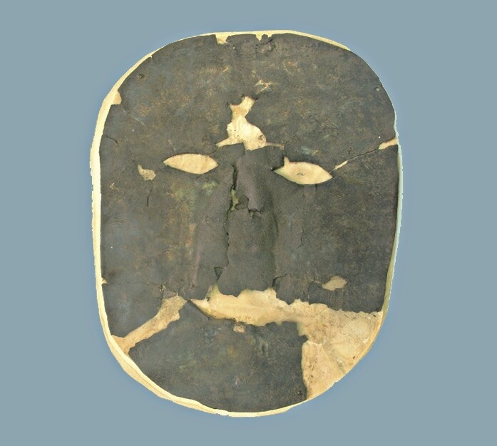 
Серебряная погребальная маска из Танкеевского могильника.
Музей археологии Республики Татарстан при Институте археологии АН Республики Татарстан (Казань)
Источник: web.archive.org