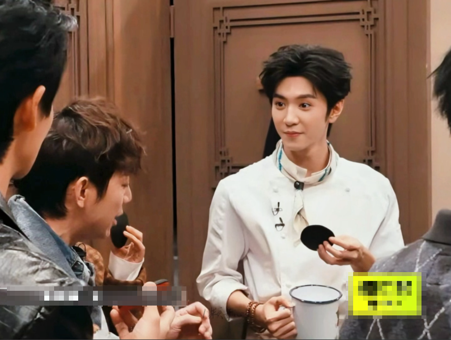 Китайский актер Чэнь Чжэюань.