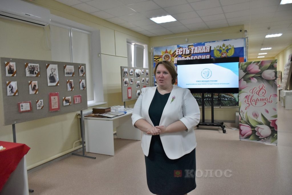      Замглавы района Н.В. Придворова адресовала женщинам самые теплые пожелания Газета Колос