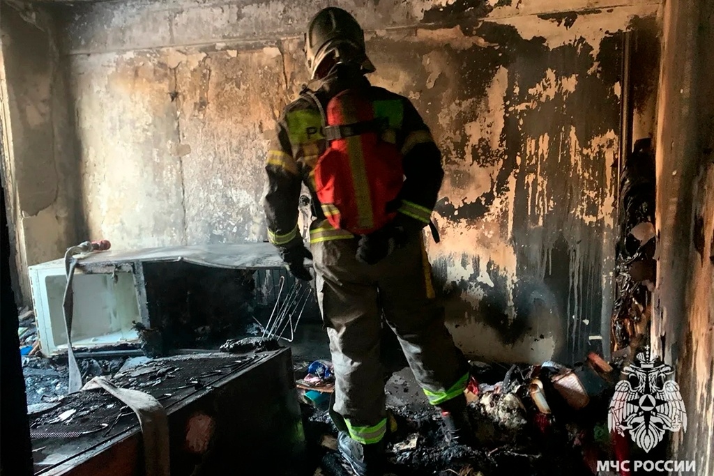    Происшествие случилось 11 марта в доме № 155 на улице Ленина. Огонь тушили 28 пожарных и 7 единиц техники.