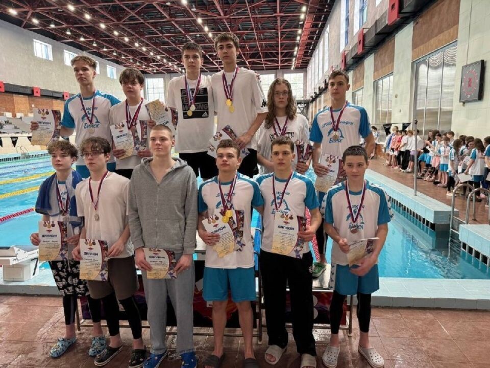    На фото: спортсмены бийской СШ «Дельфин», главного центра развития подводного спорта в Алтайском крае