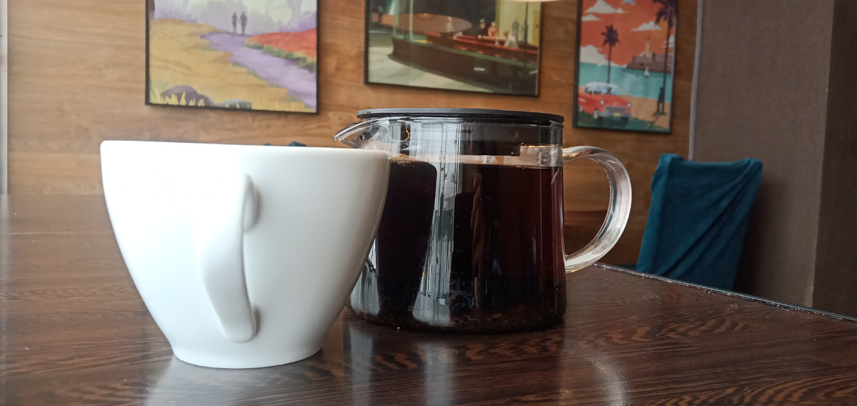 Я как всегда в кафе с чаем.