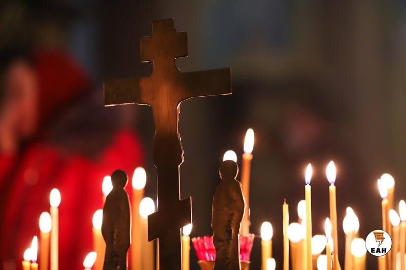    Свечи в церкви