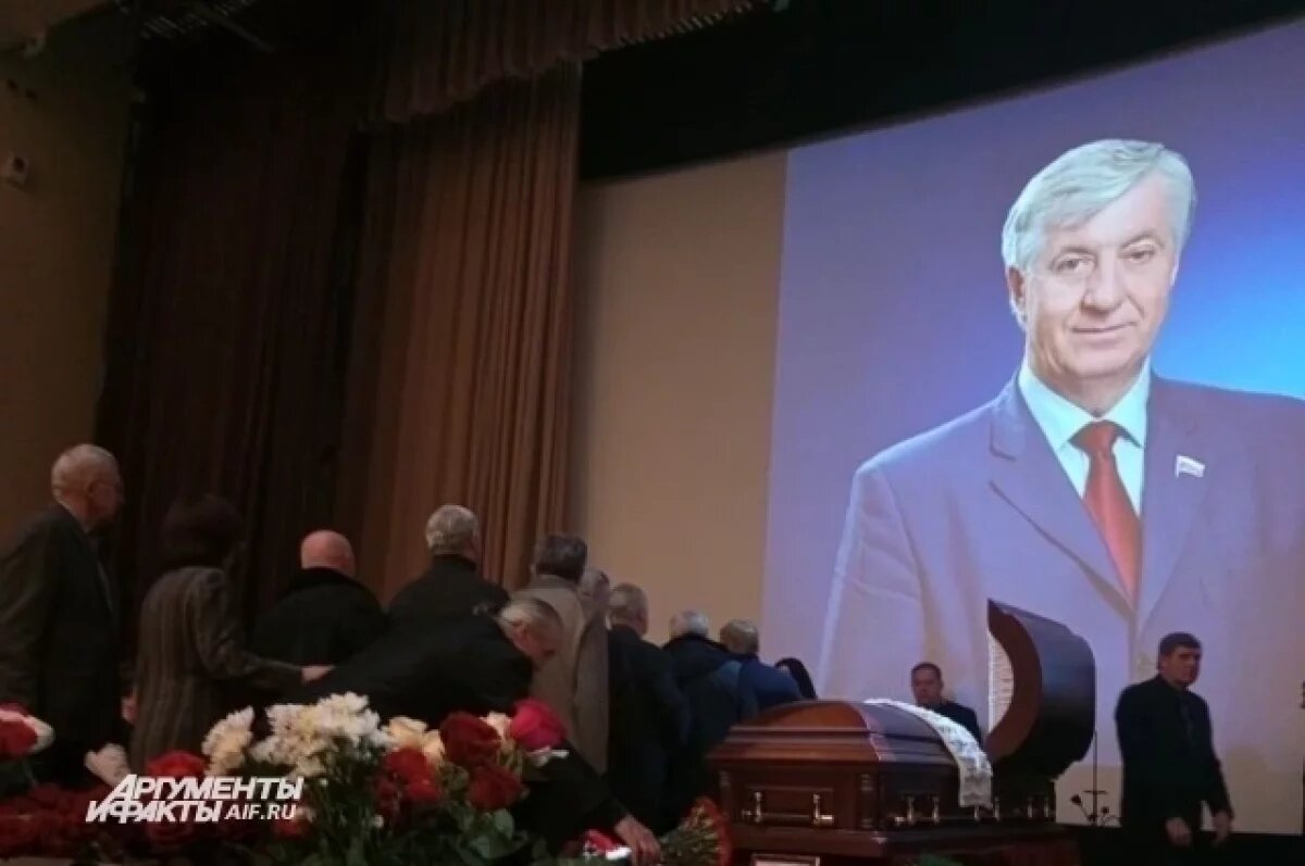    В Омске завершилось прощание с экс-мэром Виктором Шрейдером