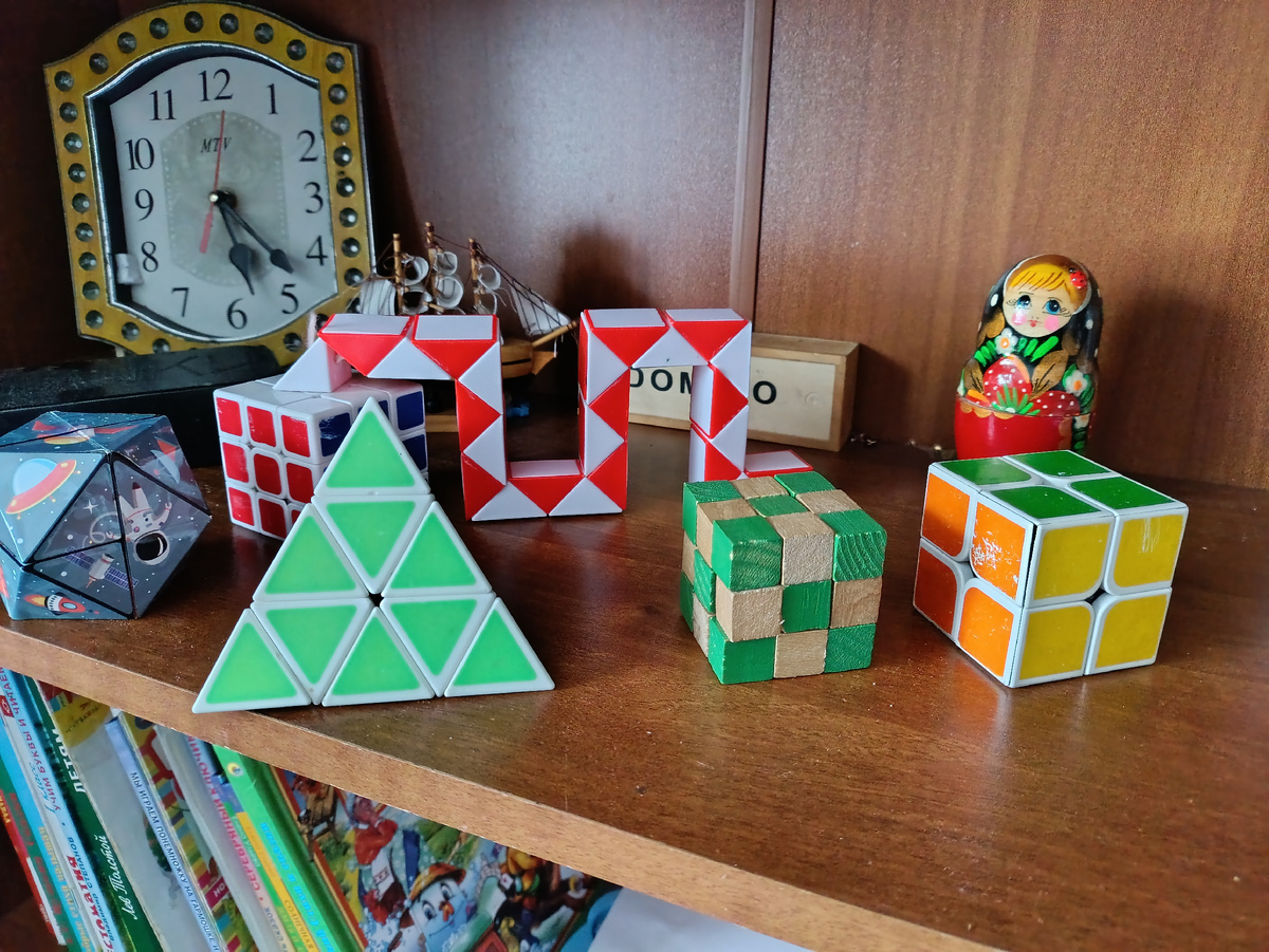 Внуки приезжают, разбирают, а я обратно собираю.