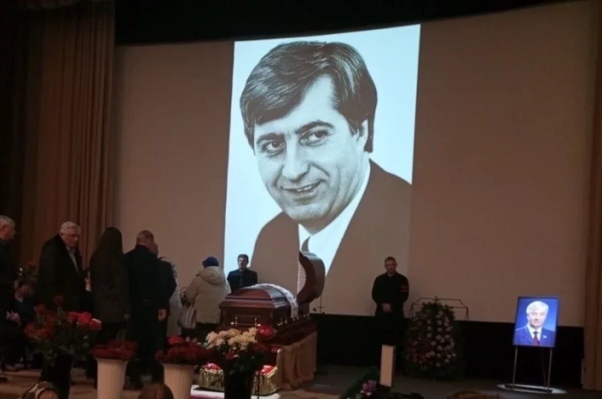    Экс-мэр Омска Оксана Фадина попрощалась с Виктором Шрейдером