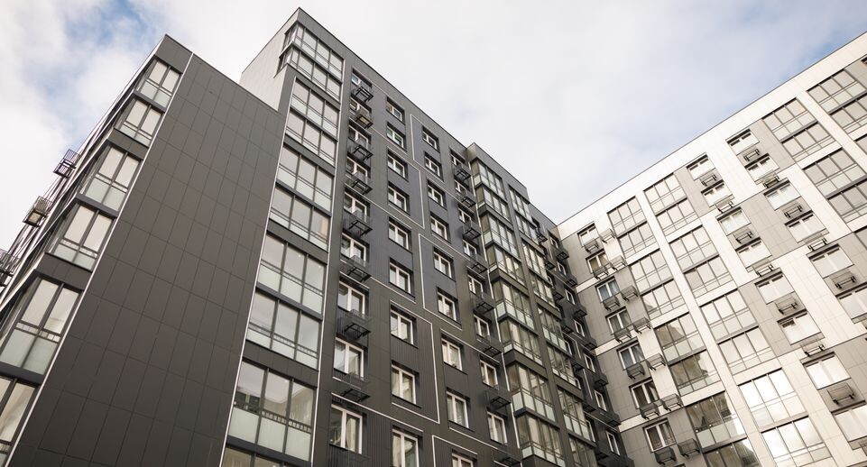    Андрей Воробьев навестил переселенцев из аварийного жилья в Сергиевом Посаде / Медиасток.рф