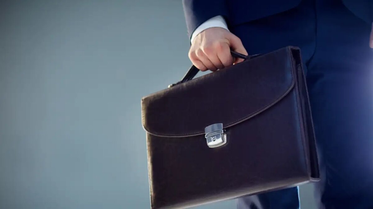    Портфель. © freepik.com/pressfoto