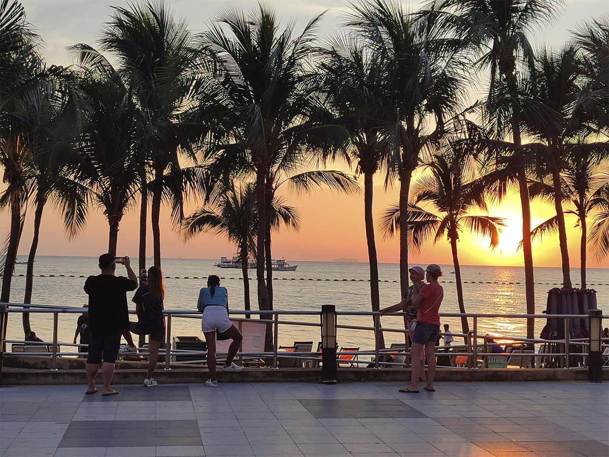 Закат на Джомтьене. И за этим тоже я сюда вернусь