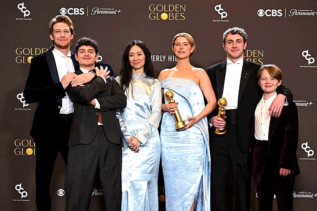 Джо Элвин, Ноа Джуп, Хлоя Чжао, Джесси Бакли, Пол Мескал и Джекоби Джуп на премии «Золотой глобус», 2026 г
