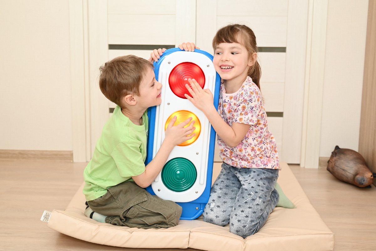 Реабилитационная игрушка "Светофор"