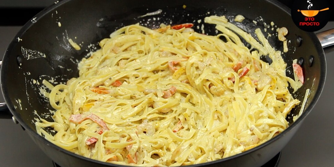 Ужин за 15 минут, когда нет сил стоять у плиты: ленивая паста в одной сковороде