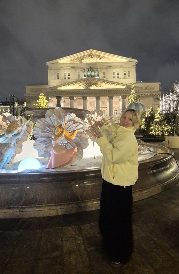 Весенняя инсталляция перед Большим театром