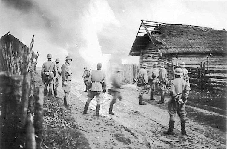 «Облили керосином и подожгли»: как немцы сожгли заживо 130 жителей деревни Песочня