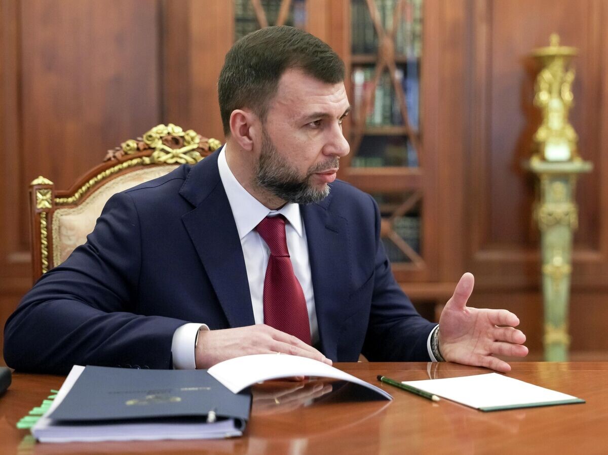    Глава ДНР Денис Пушилин во время встречи с президентом РФ Владимиром Путиным | © РИА Новости / POOL