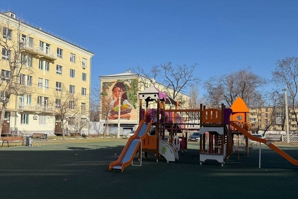    В Мариуполе завершены работы по благоустройству двора на проспекте Нахимова. Фото: Пресс-служба Министерства жилищно-коммунального хозяйства Московской области