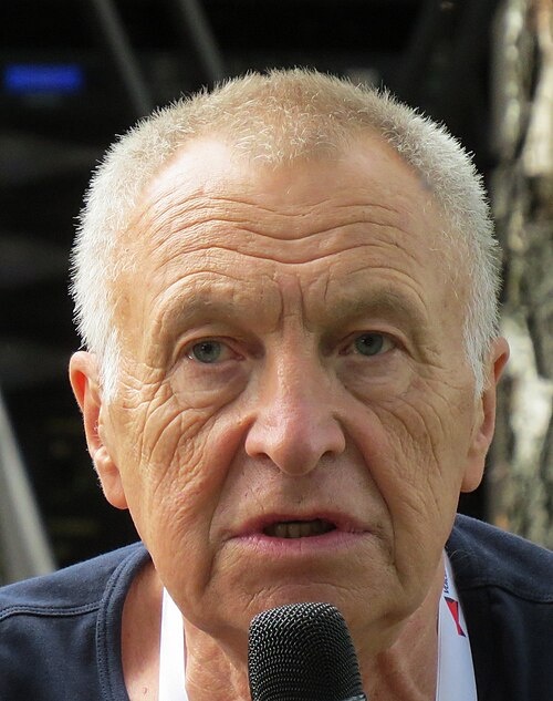 Андрей Сергеевич Смирнов (род. 12 марта 1941, Москва, РСФСР, СССР) — советский и российский актёр театра и кино, кинорежиссёр, сценарист и драматург. Народный артист Российской Федерации (2003)