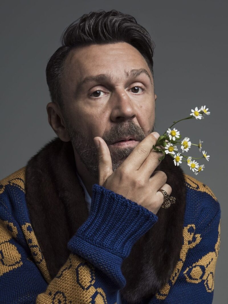    Музыкант признается, что на сцене стремится к полному растворению в музыке.