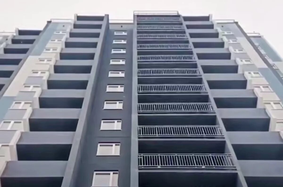    В Каменске-Уральском вручили ключи от квартир 128 детям-сиротам