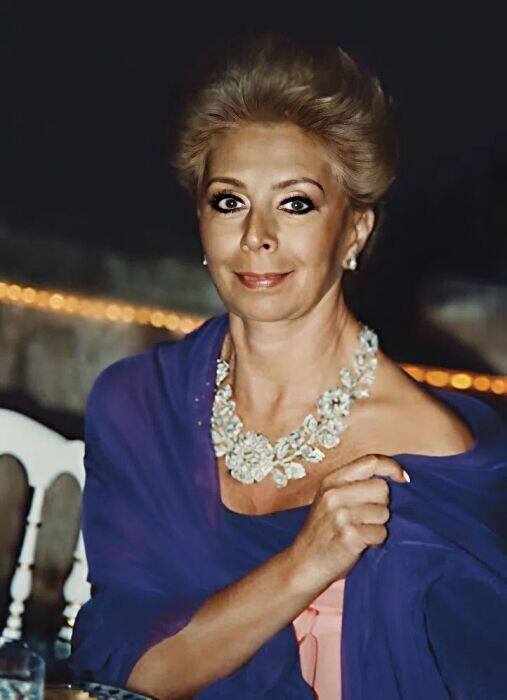 Лили Сафра.