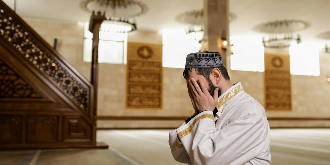 Пророк ﷺ запретил делать это в намазе. Проверьте себя