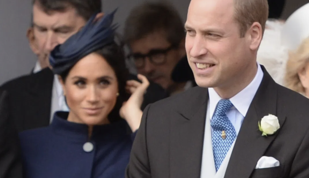 «Скандал для Меган Маркл»: принц Уильям придержал отчет о буллинге, чтобы одним ударом уничтожить Сассексов