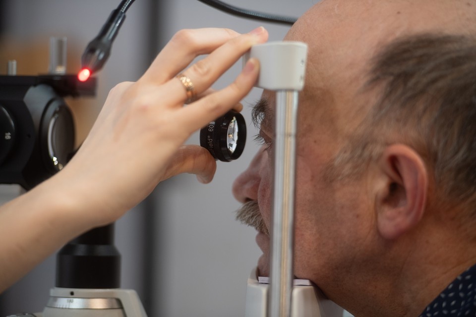    Мужчине поставили смертельный диагноз, когда он не смог прочитать надпись на бутылке шампуня Алексей БУЛАТОВ