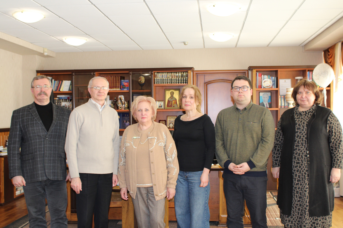 Ректор с учеными ДонГУ