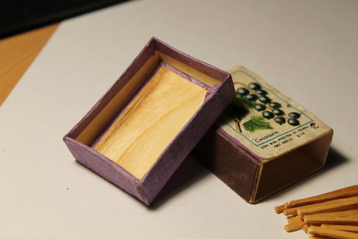 Советский спичечный коробок, изготовленный из шпона. Источник: https://pofu.ru/.