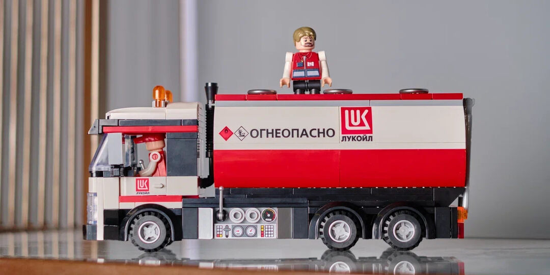 Brick Labs выпустил серию конструкторов для «Лукойл»