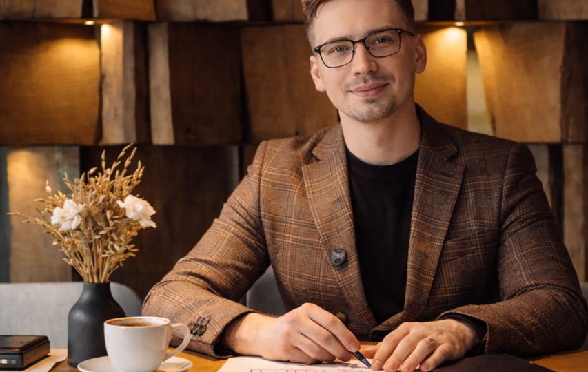 Меня зовут Макс ЦЫ