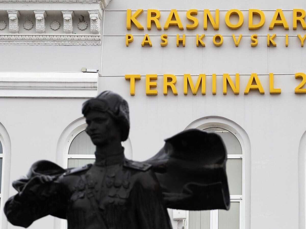    Здание терминала международного аэропорта Краснодара© РИА Новости . Виталий Тимкив