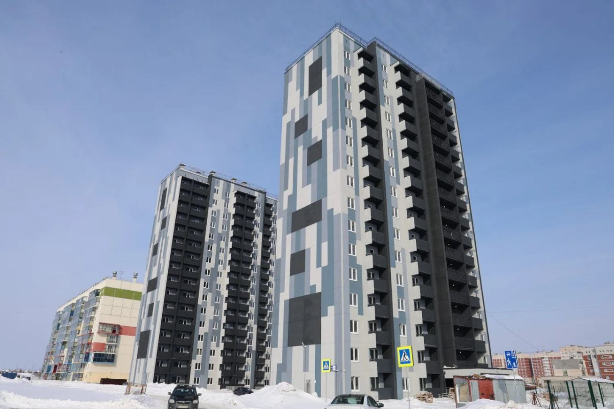    В Каменске-Уральском 128 детей-сирот получили квартиры в новой шестнадцатиэтажке