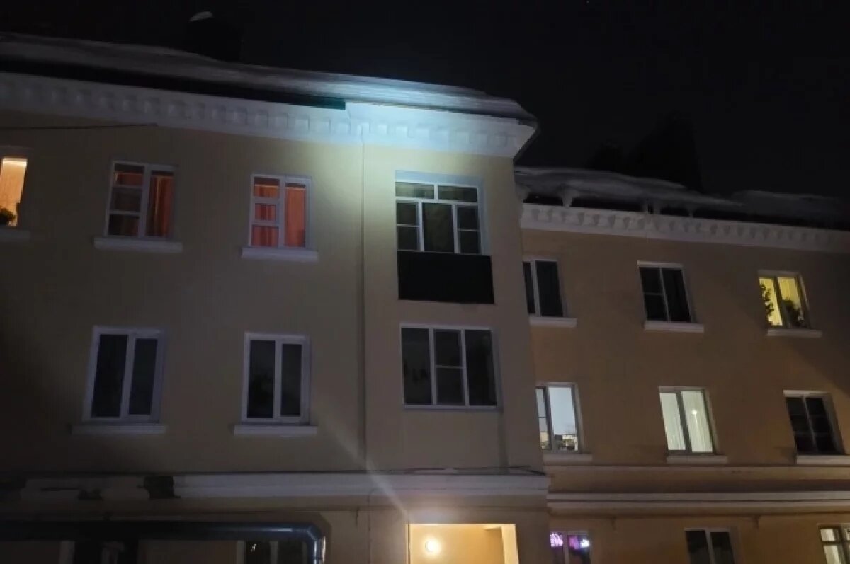    В Пензе на ул. Циолковского на женщину 68 лет упала наледь с крыши дома