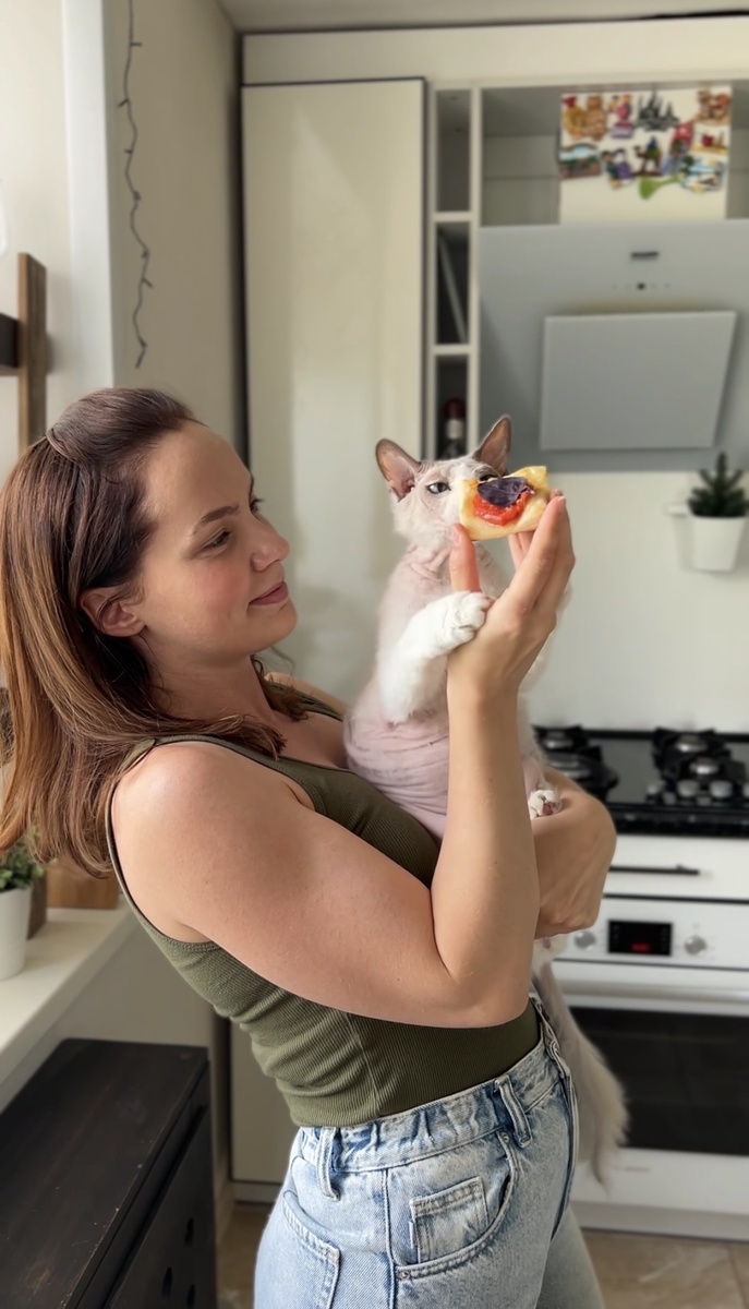 Всем привет! Меня зовут Юля, здесь я делюсь классными рецептами и просто своей жизнью. Давайте дружить! Ну и виновница этих трат – тоже на фото присутствует) 