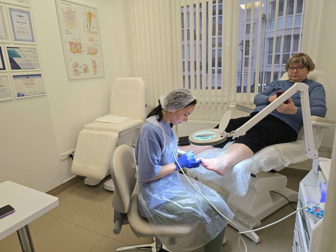 Создать карусельПроцедура подологического педикюра на курсе обучения подологии