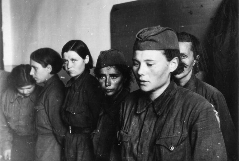 Немцы рассчитывали на легкую добычу и женские слезы. Но сестры Иванихины заставили палачей дрожать