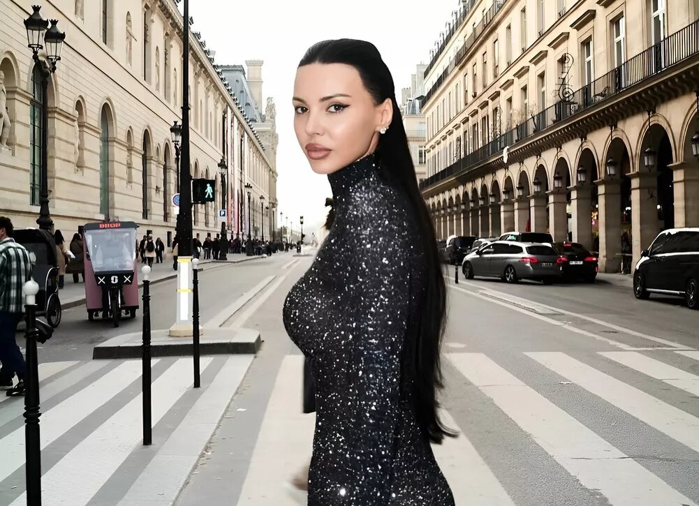    Оксана Самойлова прошлась по улицам Парижа в блестках с головы до ног