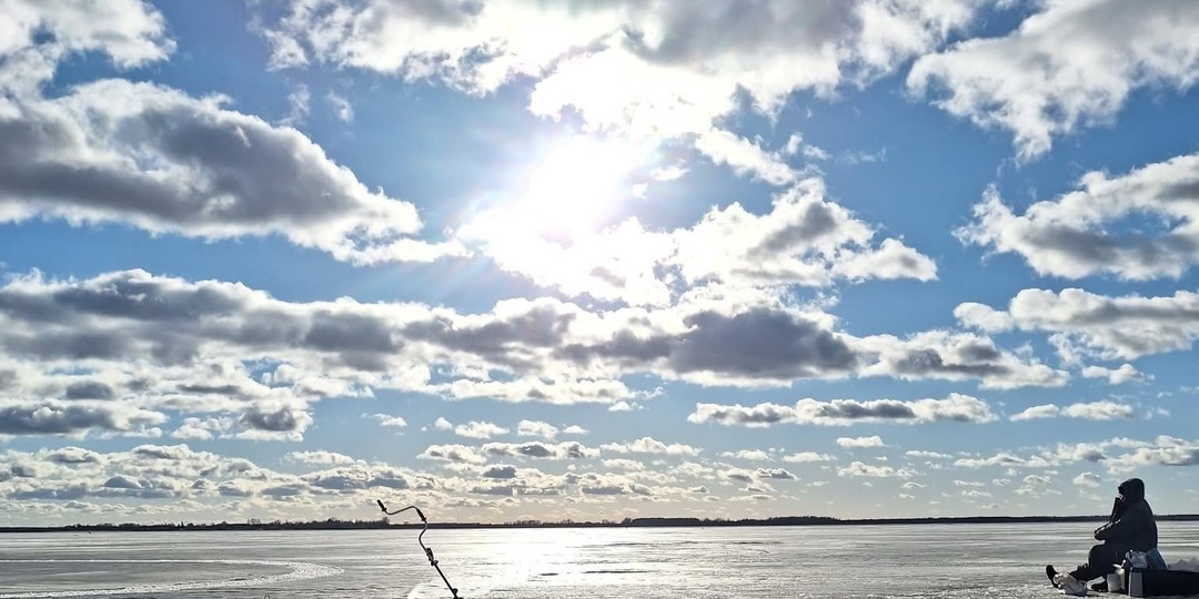 Рыбалка в марте. Признаки опасного льда, которые рыболовы игнорируют годами. Почему в марте тонут опытные, а не новички