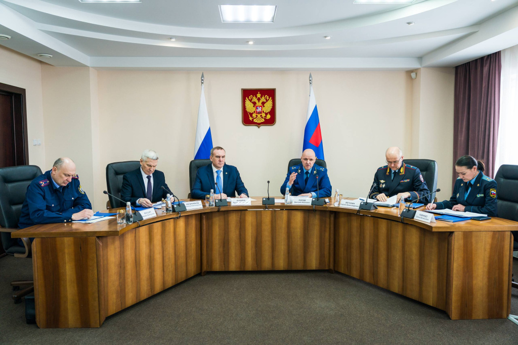    В Югре вдвое сократили число разрешений на временное проживание и в 4 раза чаще стали лишать гражданства нарушителей