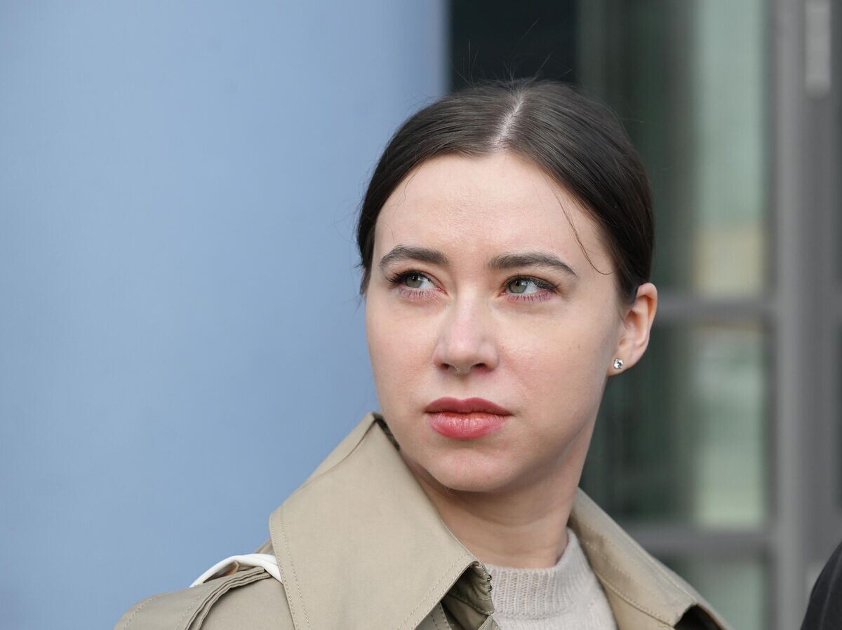    Блогер Александра Митрошина перед началом судебного заседания у здания Тверского суда Москвы | © РИА Новости / Михаил Воскресенский