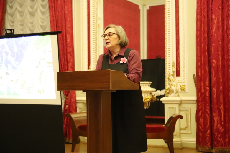 Любовь Дроздова ведет занятие