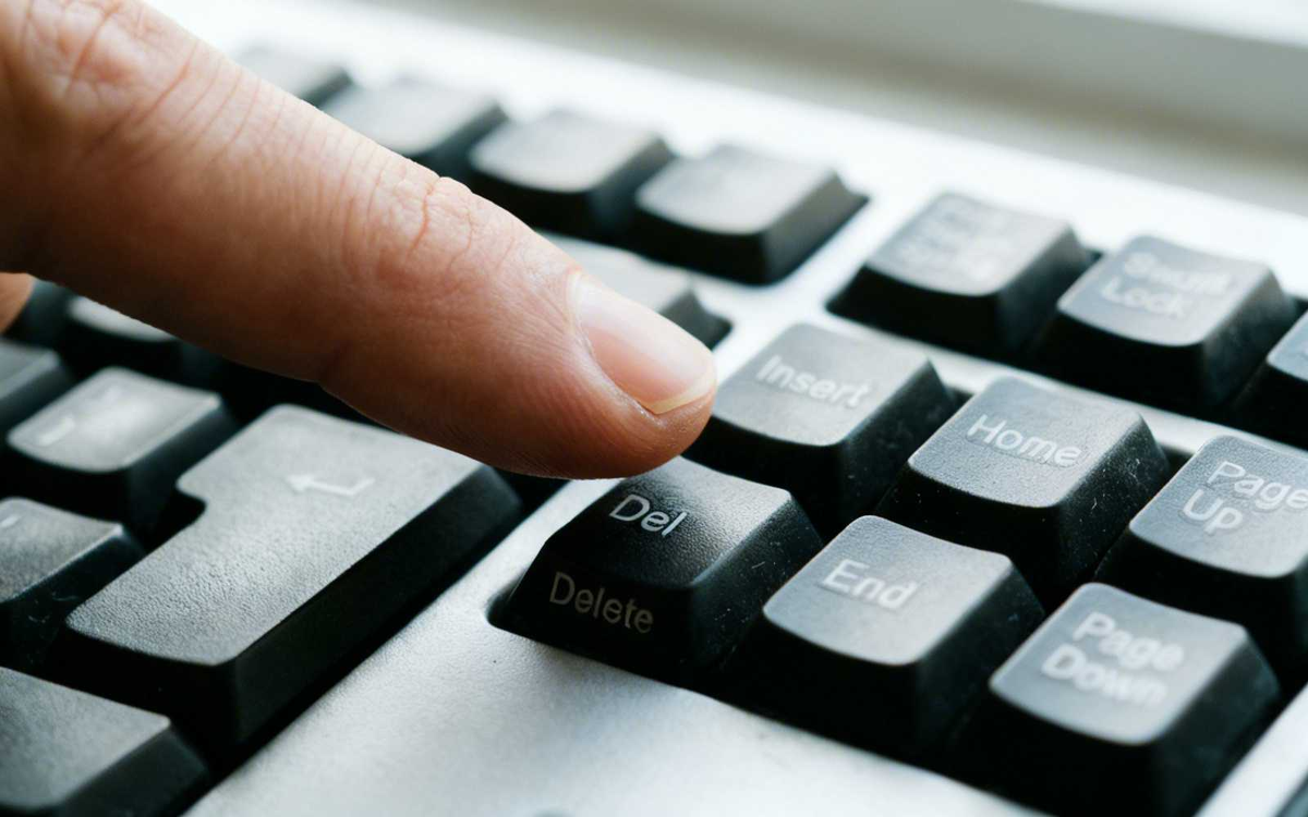 Иногда некоторые детали в кредитной истории очень хочется "забыть", но, увы, этого нельзя сделать - хотя можно сделать так, что на них будут меньше обращать внимание.