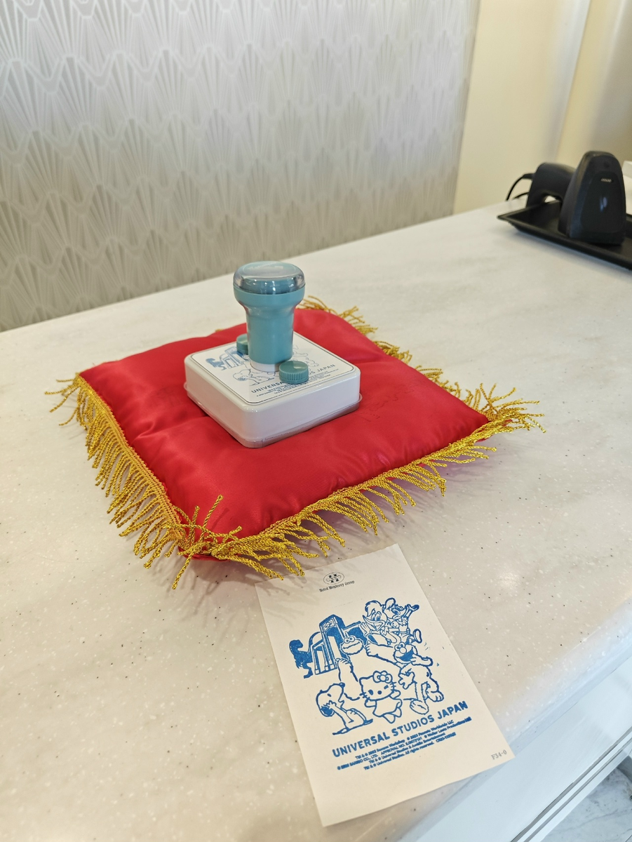 Не забудьте поставить печать! В Guest Services у входа в парк.